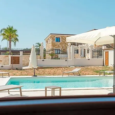 Con Piscina Отель Балестрате